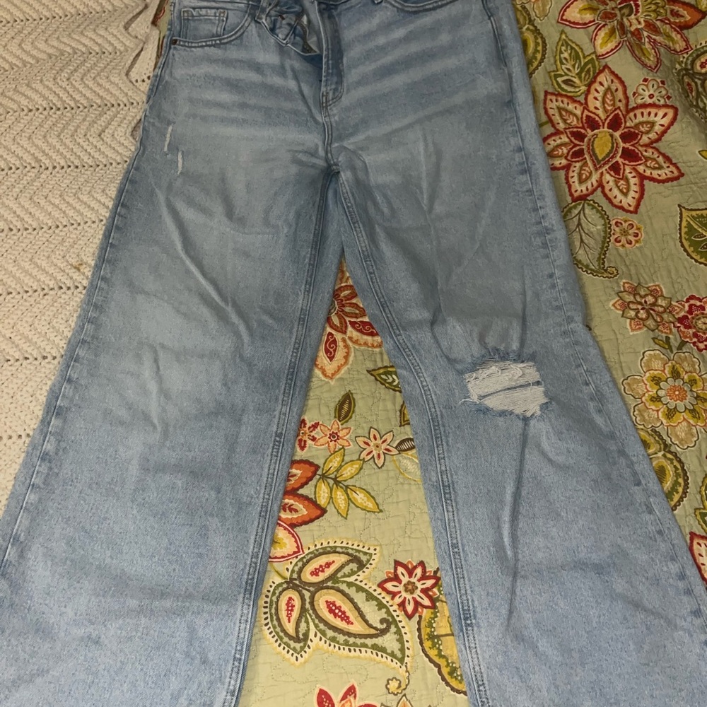 Old Navy Women's Wide Leg Light Blue Distressed Jeans